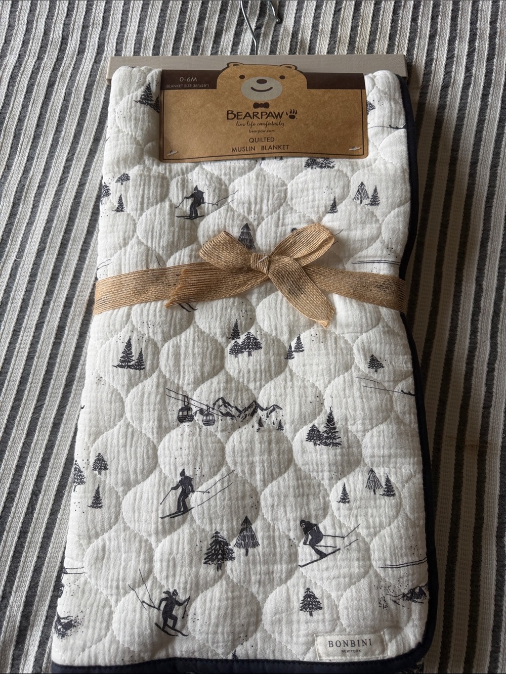Bonbini Baby BearPaw Quilted Muslin Ski-Scene Blanket in White and Black